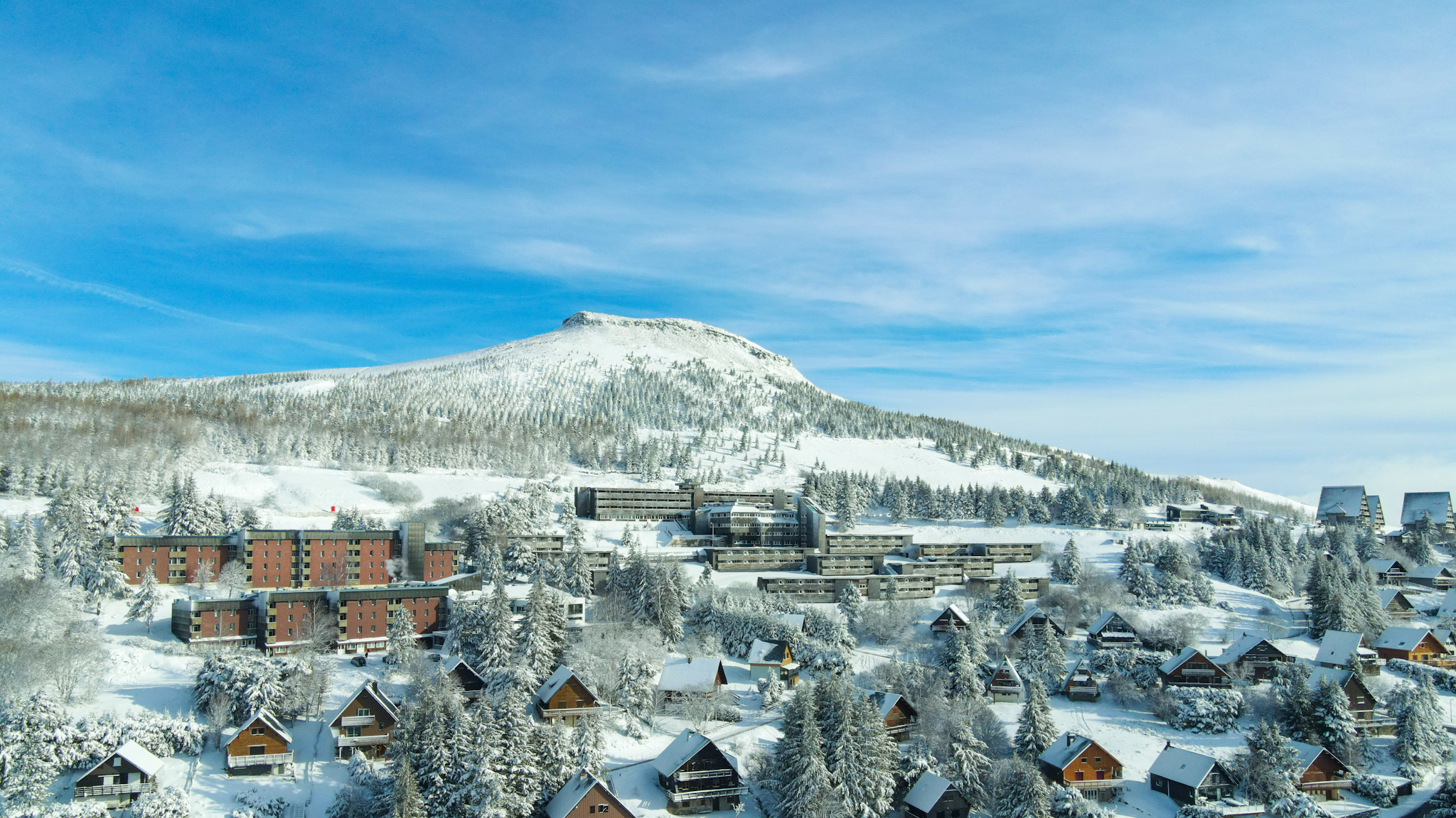Super Besse ski resort, the VVF Holiday Village and the Belambra Club under the Snow