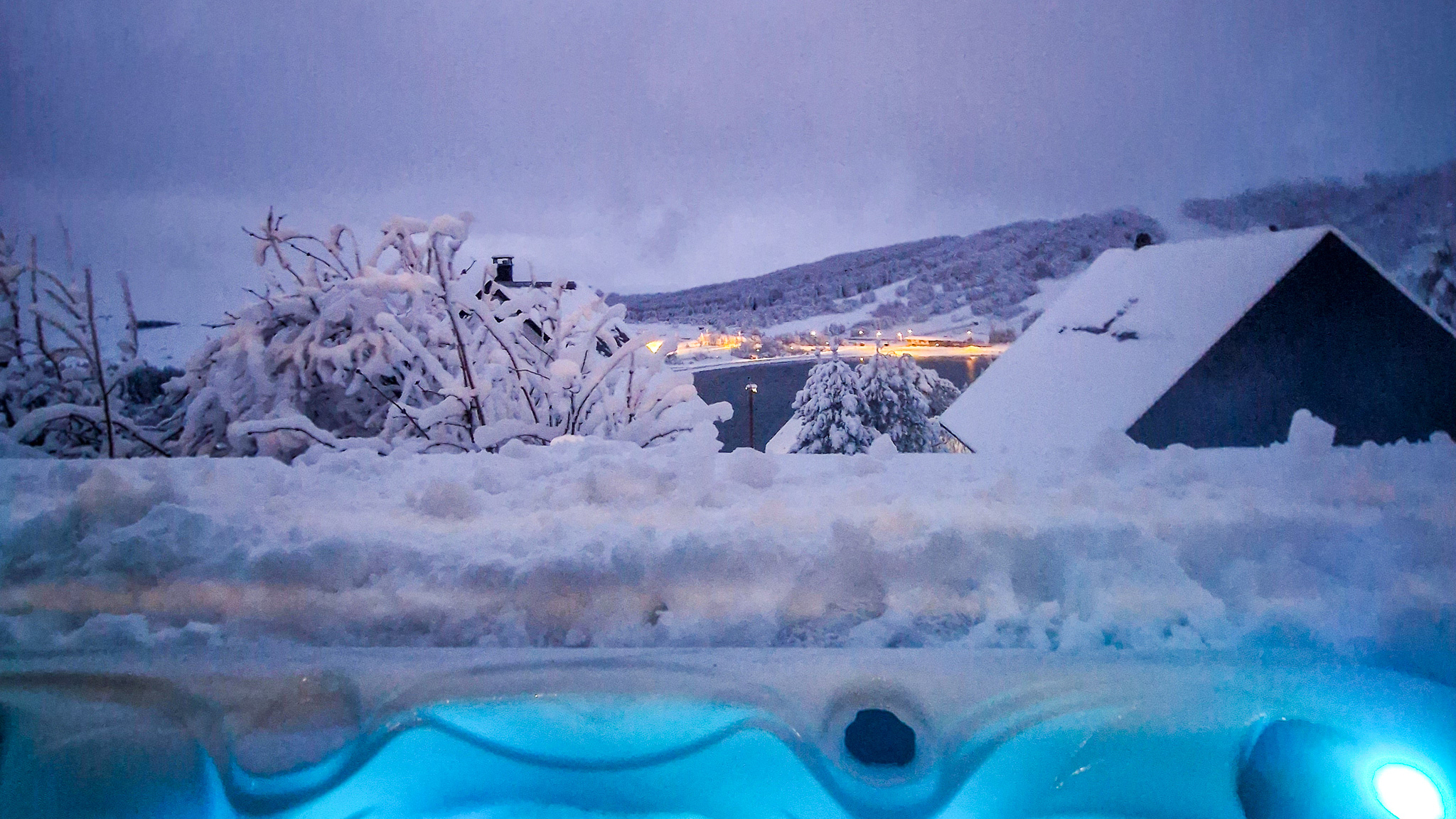 Chalet l'Anorak Super Besse, the Jacuzzi overlooking the Lac des Hermines
