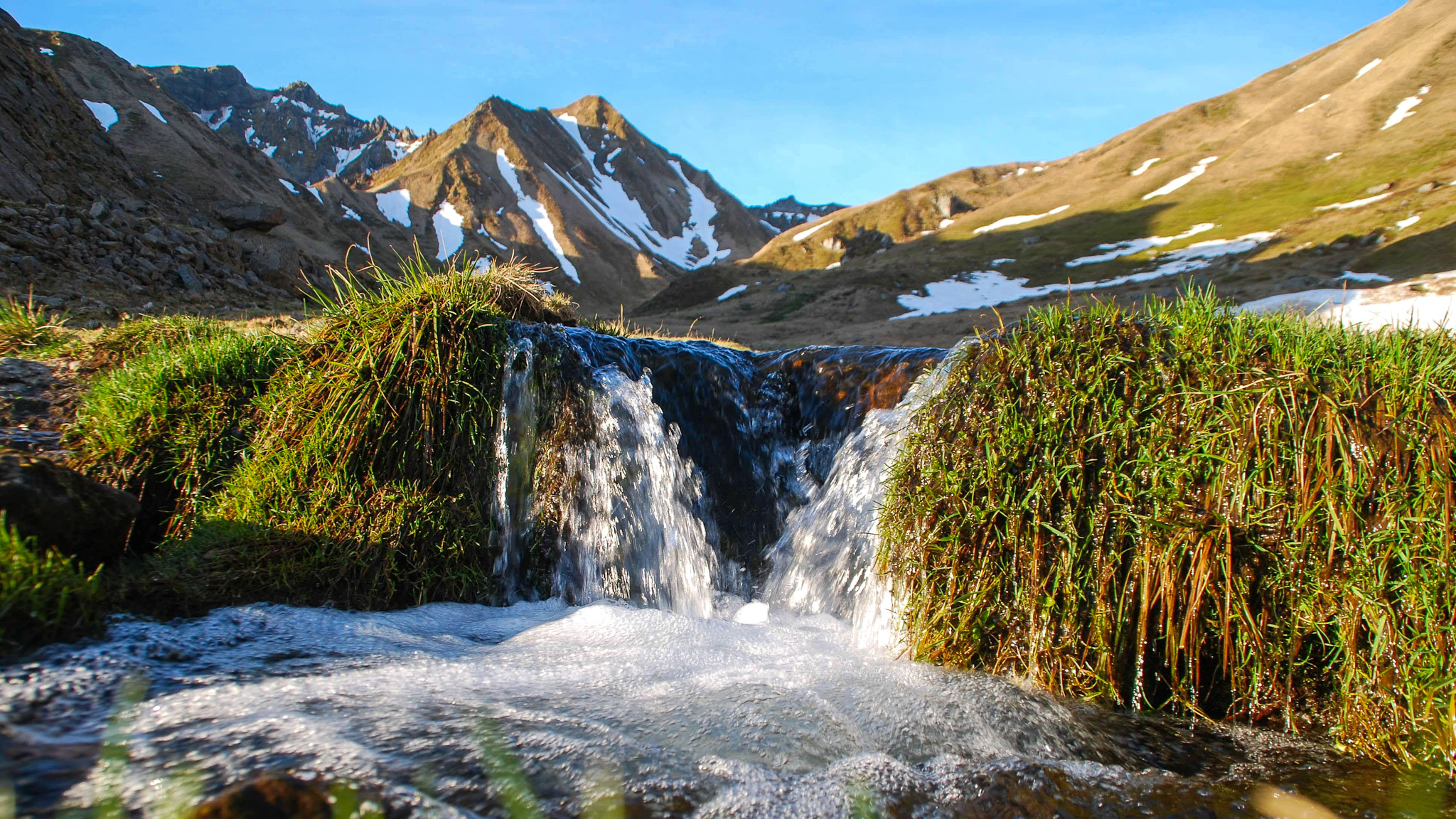 The Val de Courre at the melting snow in the Massif du Sancy