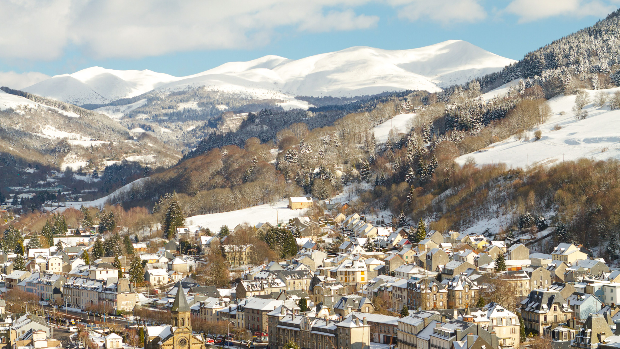 The snow-covered Bourboule and the snow-covered Massif du Sancy