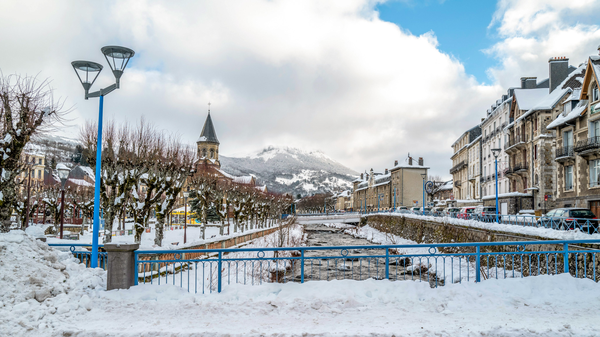La Bourboule under the snow dominated by the snow-capped Puy Gros