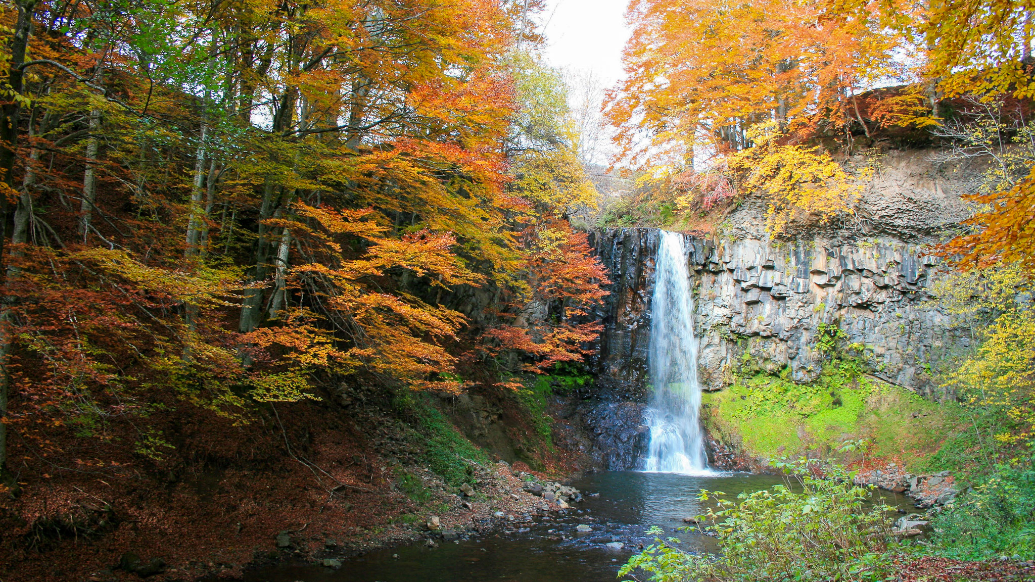 Entraigues waterfall in Egliseneuve d´Entraigues