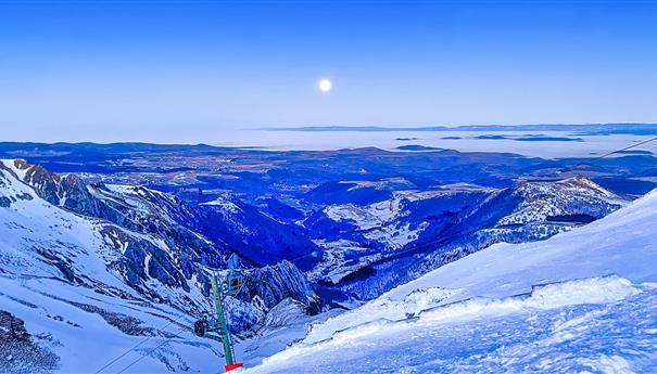 Massif du Sancy, the Valley of Chaudefour .....