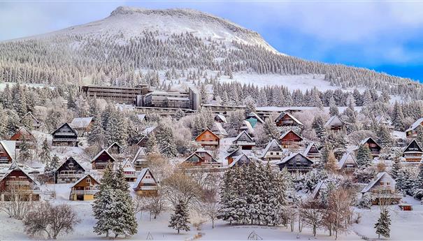 Chalet l'Anorak Super Besse, the Village of Chalets after the snowfall