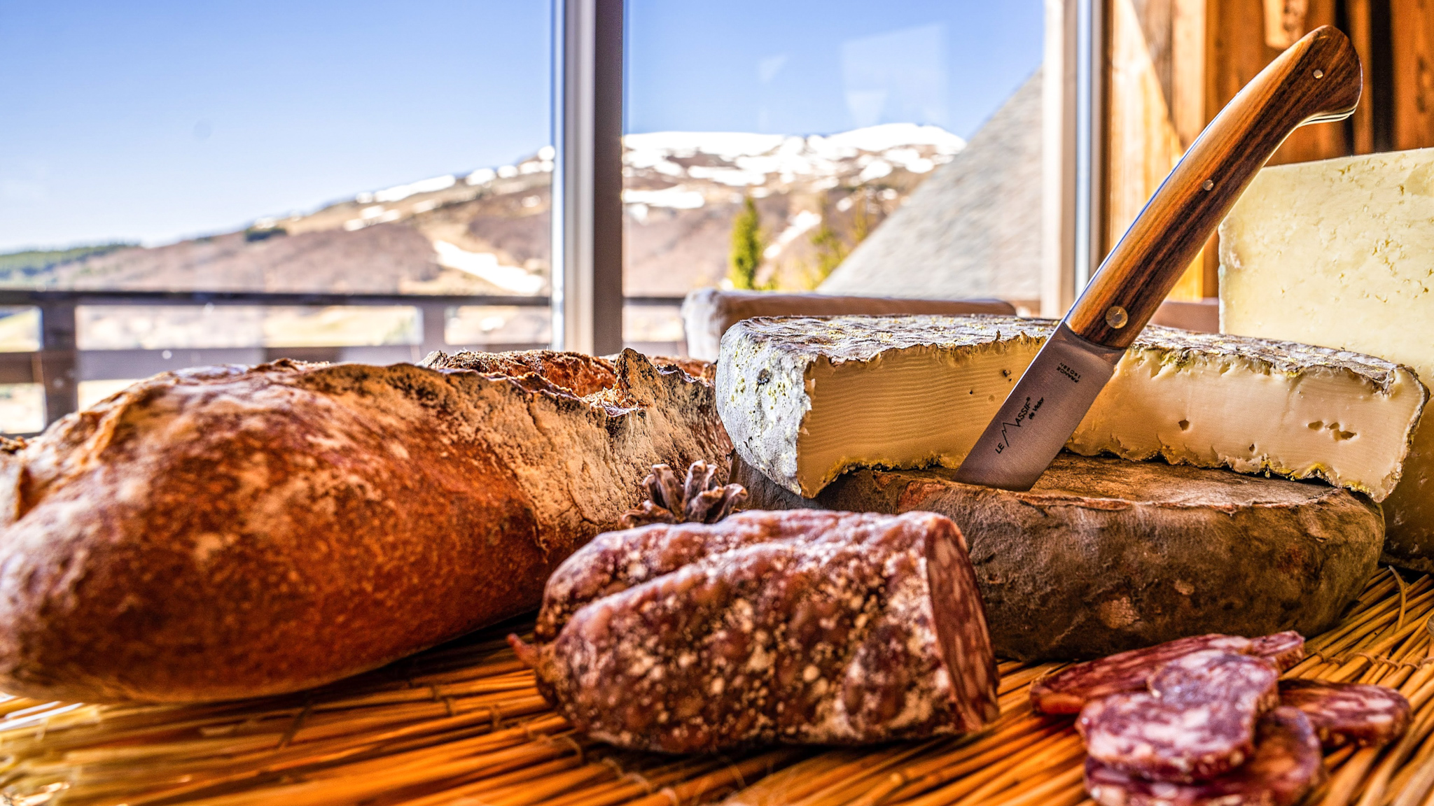 Chalet l'Anorak, local products, cheeses and charcuterie from Auvergne