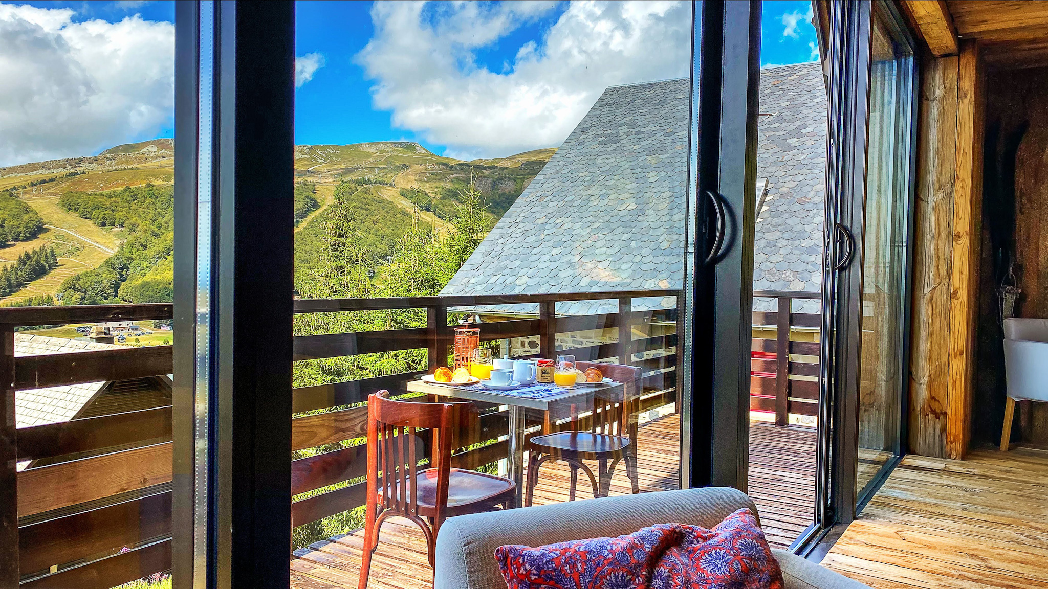 Chalet l'Anorak Super Besse, break from the Balcony with a view of the Massif du Sancy