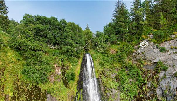 The Grande Cascade, birth on the slopes of the Durbise plateau