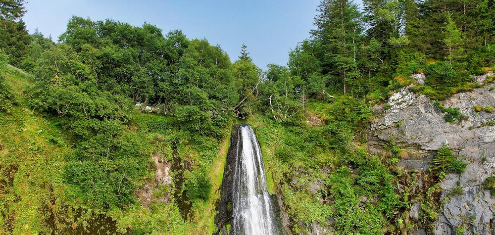 The Grande Cascade, birth on the slopes of the Durbise plateau