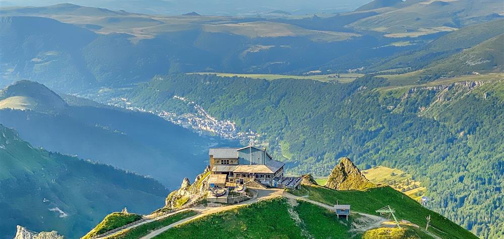 The Crêtes du Sancy, Puy de Sancy, panorama of Mont Dore and the Massif Adventif