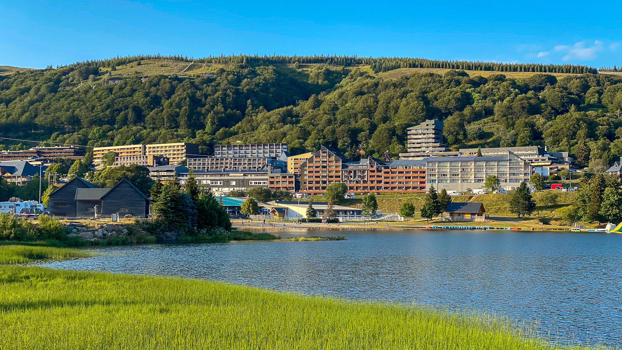 Super Besse, the resort and Lac des Hermines