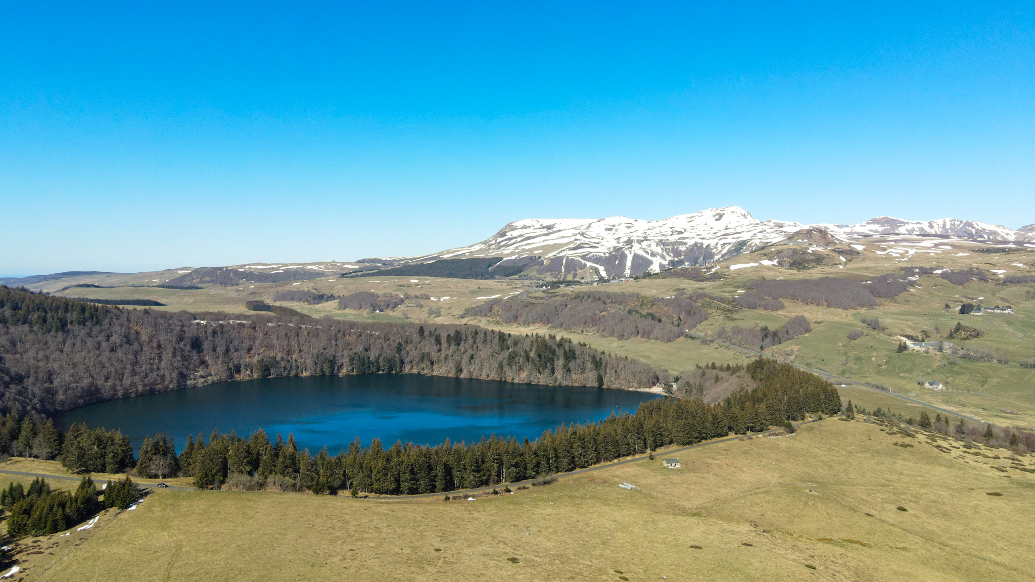 Great Besse. Lac Pavin at the beginning of Spring