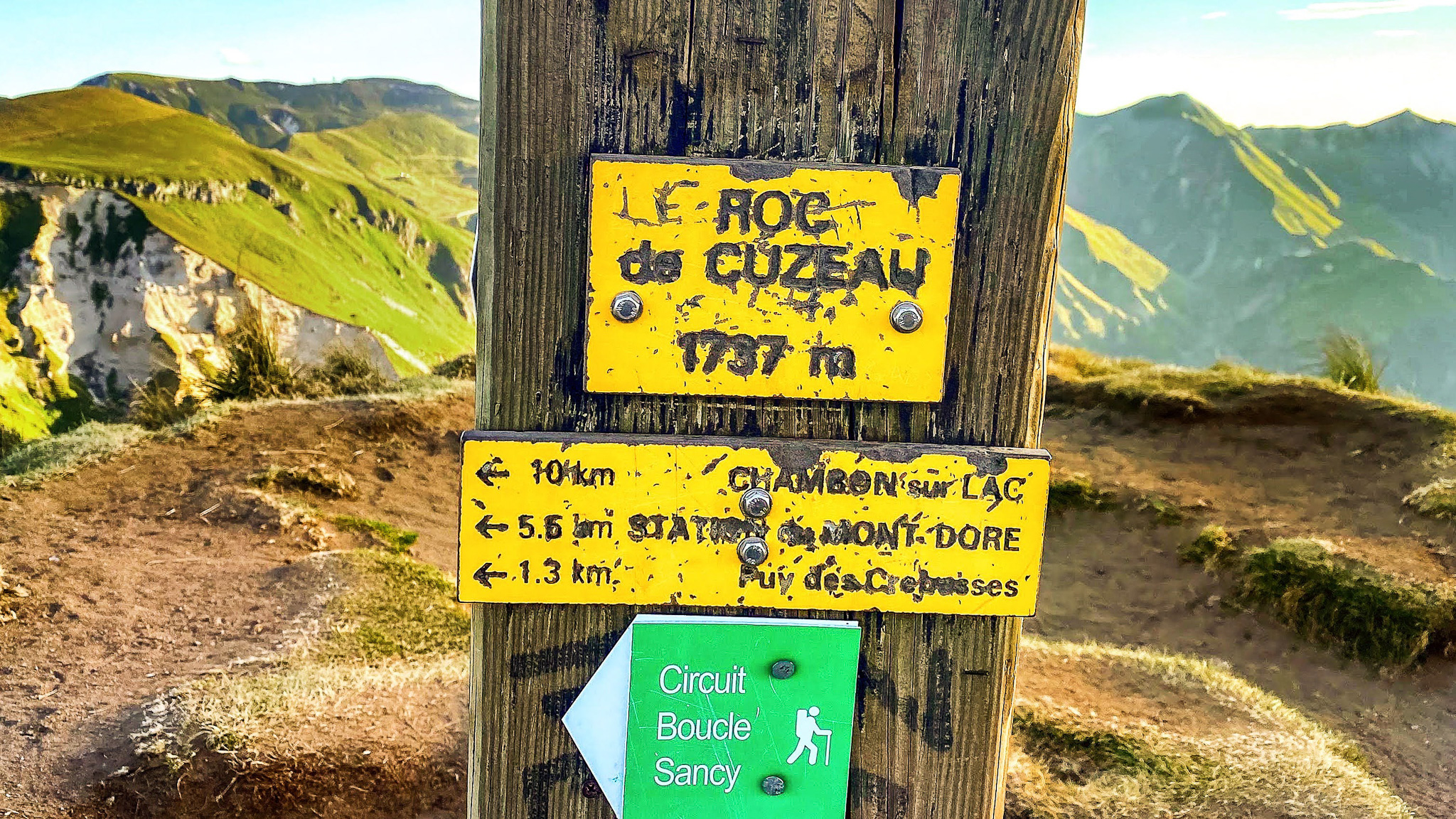 Roc de Cuzeau, summit at 1737 m