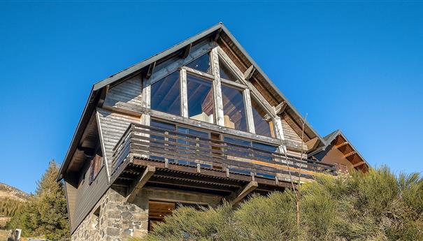 Chalet l'Anorak Super Besse, chalet with a view and in the center of Super Besse