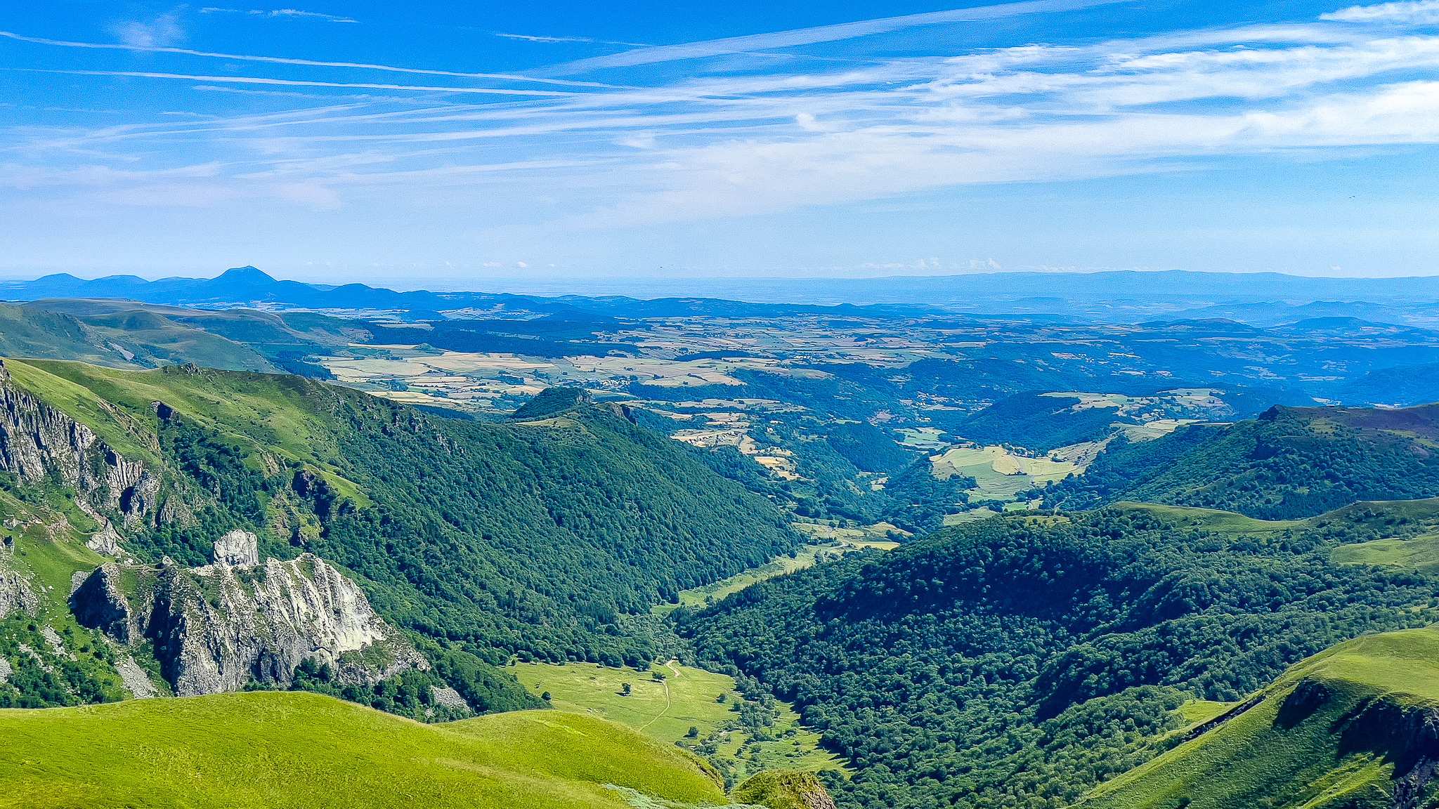 Puy de la Perdrix, beautiful view of the Chaudefour Valley