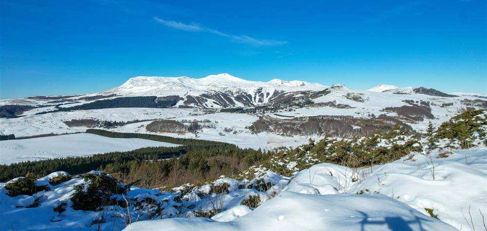 Puy de Montchal, volcano in Besse and Saint Anastaise