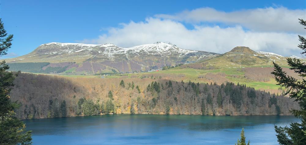 From Lac Pavin to Puy de la Perdrix