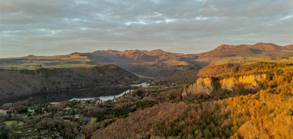 Chambon Lake Webcam. Live weather in Chambon Lake