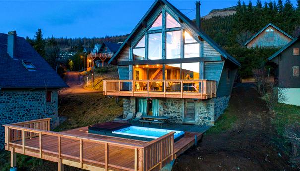 Chalet with Swimming Spa in Super Besse