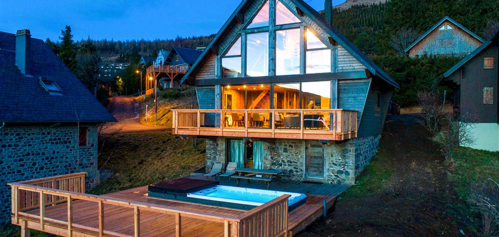 Chalet with Swimming Spa in Super Besse